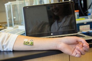 Flexible wearable sensor for detecting alcohol level can be worn on the arm.